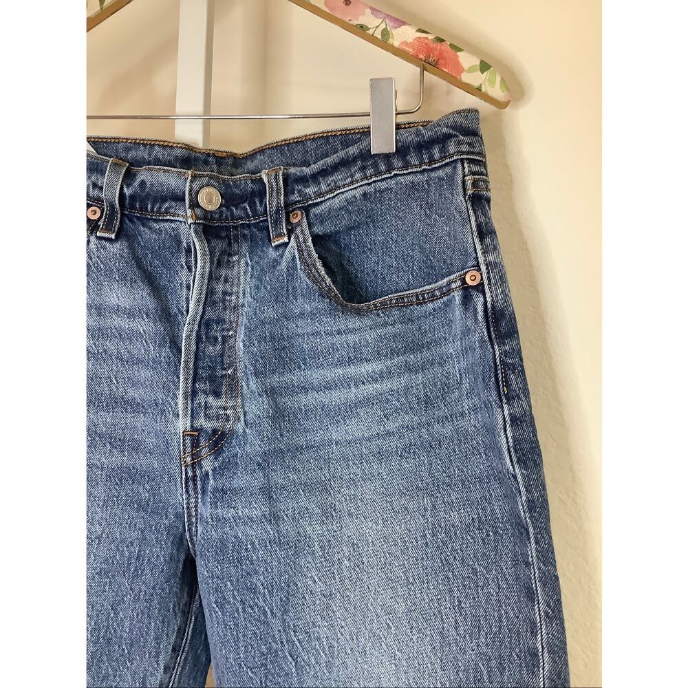 Levi's Women's 31 Medium Wash 501 Straight Fit Cropped Jeans Classic 90s U6-7 - Picture 4 of 9